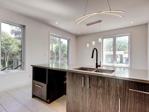 Kitchen - 5730  - 5732 Boul. Davis, Longueuil (Saint-Hubert), QC - Indoor Photo Showing Kitchen With Double Sink