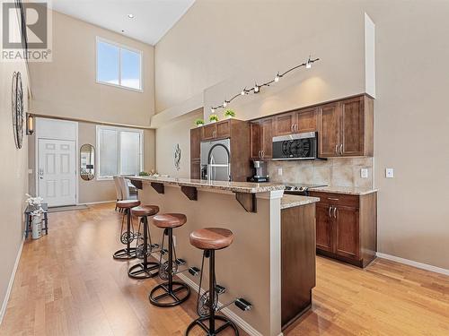 1331 Ellis Street Unit# 421, Kelowna, BC - Indoor Photo Showing Kitchen With Upgraded Kitchen