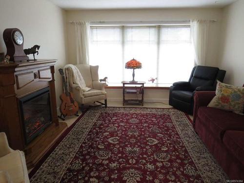 530B 25Th St, Courtenay, BC - Indoor Photo Showing Living Room With Fireplace