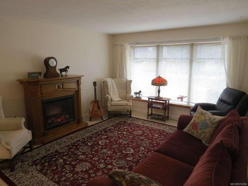 530B 25Th St, Courtenay, BC - Indoor Photo Showing Living Room With Fireplace