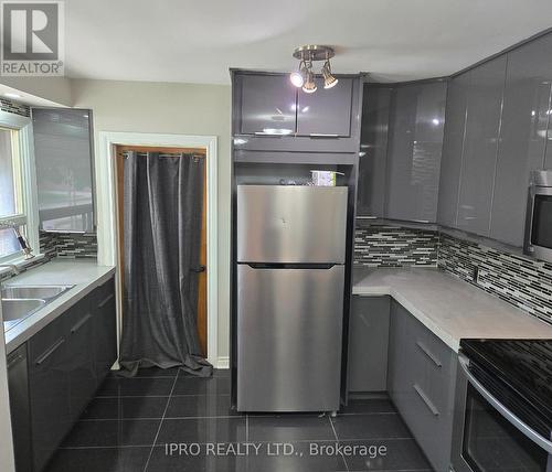 423 Mountainview Drive, Milton, ON - Indoor Photo Showing Kitchen