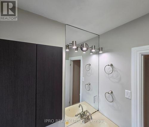 423 Mountainview Drive, Milton, ON - Indoor Photo Showing Bathroom