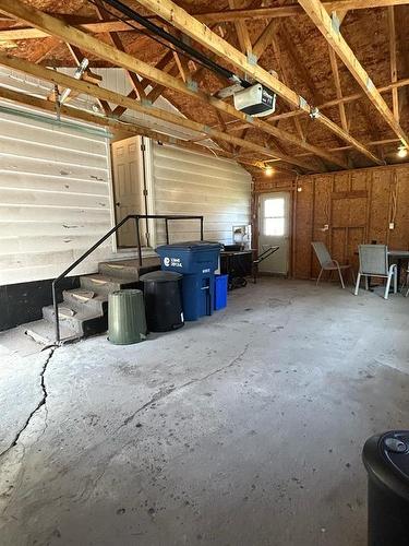 706 Second Avenue, Reston, MB - Indoor Photo Showing Garage