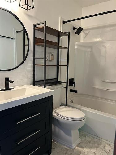 706 Second Avenue, Reston, MB - Indoor Photo Showing Bathroom