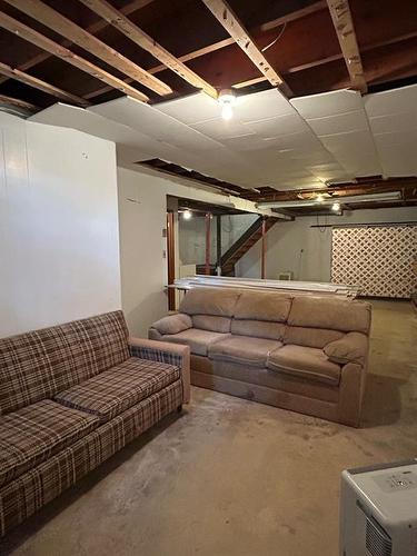 706 Second Avenue, Reston, MB - Indoor Photo Showing Basement