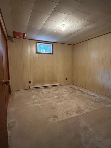 706 Second Avenue, Reston, MB - Indoor Photo Showing Basement