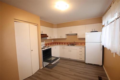 865 Tremauden Avenue, The Pas, MB - Indoor Photo Showing Kitchen