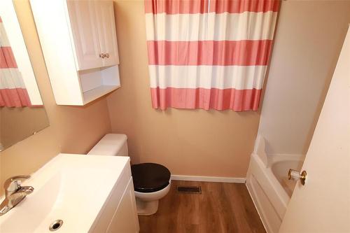 865 Tremauden Avenue, The Pas, MB - Indoor Photo Showing Bathroom