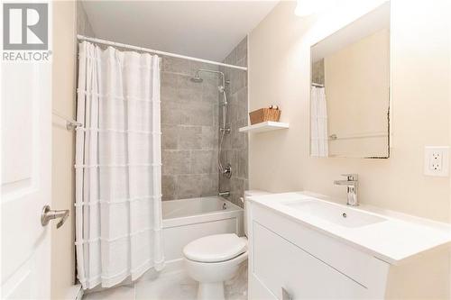 163 Bromley Avenue, Moncton, NB - Indoor Photo Showing Bathroom