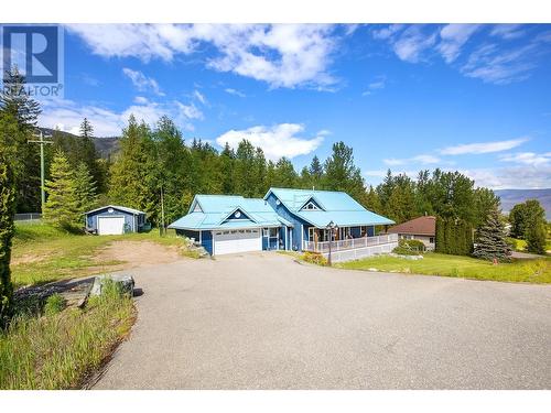 2104 Country Woods Road, Sorrento, BC - Outdoor