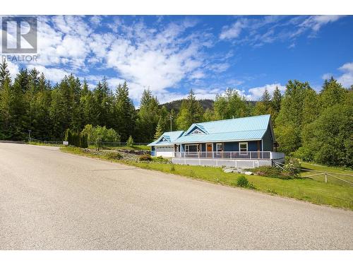 2104 Country Woods Road, Sorrento, BC - Outdoor