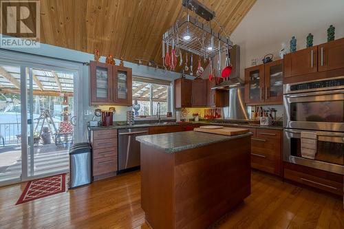 2104 Country Woods Road, Sorrento, BC - Indoor Photo Showing Kitchen