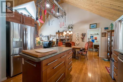 2104 Country Woods Road, Sorrento, BC - Indoor Photo Showing Kitchen