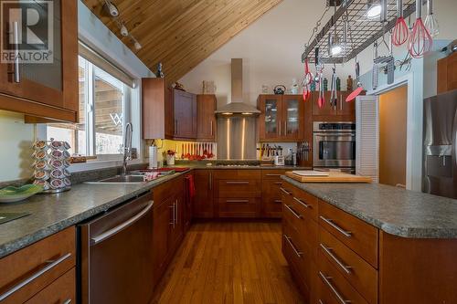 2104 Country Woods Road, Sorrento, BC - Indoor Photo Showing Kitchen With Double Sink