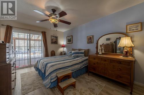 2104 Country Woods Road, Sorrento, BC - Indoor Photo Showing Bedroom