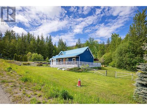 2104 Country Woods Road, Sorrento, BC - Outdoor With Deck Patio Veranda