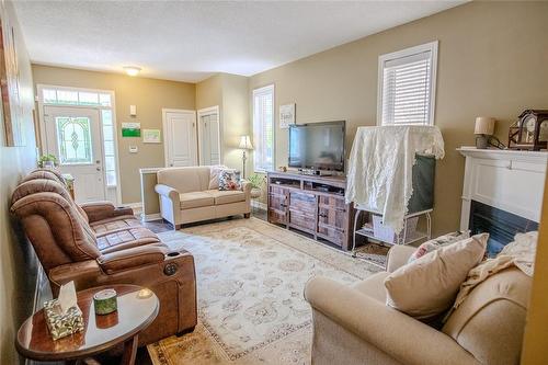 20 Springstead Avenue, Hamilton, ON - Indoor Photo Showing Living Room