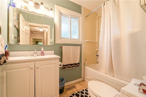 511 Briarhill Avenue, London, ON - Indoor Photo Showing Bathroom