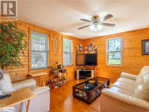 Living room - 27 Burnside Bridge Road, Mcdougall, ON - Indoor Photo Showing Living Room