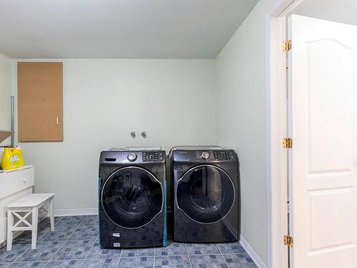 Salle de lavage - 4744 Rue Du Collège-Beaubois, Montréal (Pierrefonds-Roxboro), QC - Indoor Photo Showing Laundry Room