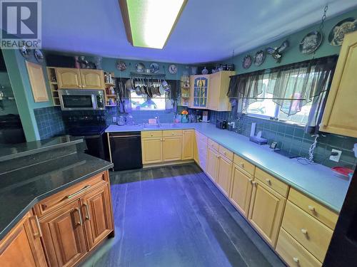 307 8Th Avenue, Princeton, BC - Indoor Photo Showing Kitchen