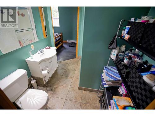 307 8Th Avenue, Princeton, BC - Indoor Photo Showing Bathroom