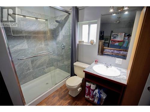 307 8Th Avenue, Princeton, BC - Indoor Photo Showing Bathroom