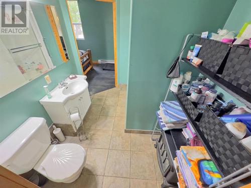 307 8Th Avenue, Princeton, BC - Indoor Photo Showing Bathroom