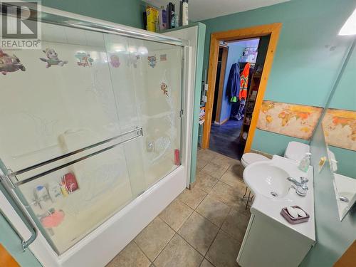 307 8Th Avenue, Princeton, BC - Indoor Photo Showing Bathroom