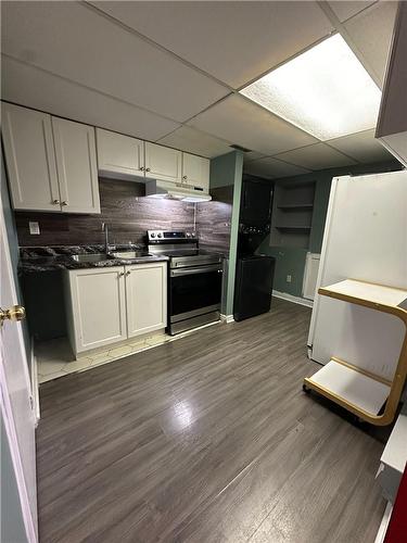 Kitchen - 22 Amherst Circle|Unit #B, Hamilton, ON - Indoor Photo Showing Kitchen With Double Sink