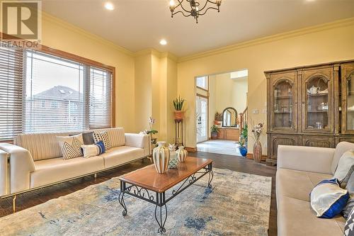 2600 Chick Court, Windsor, ON - Indoor Photo Showing Living Room