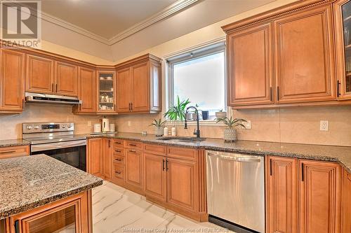 2600 Chick Court, Windsor, ON - Indoor Photo Showing Kitchen