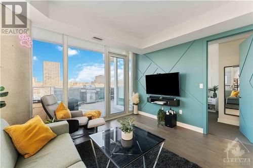 111 Champagne Avenue S Unit#307, Ottawa, ON - Indoor Photo Showing Living Room