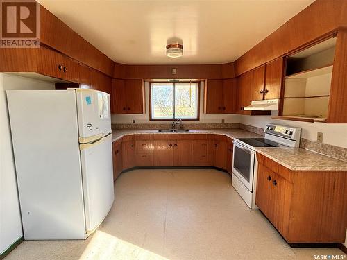 Zeller Acreage, Leroy Rm No. 339, SK - Indoor Photo Showing Kitchen With Double Sink