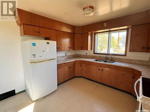 Zeller Acreage, Leroy Rm No. 339, SK - Indoor Photo Showing Kitchen With Double Sink