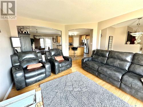 10305 Bunce Crescent, North Battleford, SK - Indoor Photo Showing Living Room