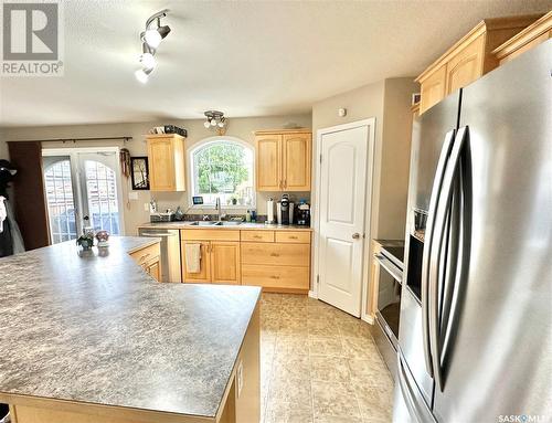 10305 Bunce Crescent, North Battleford, SK - Indoor Photo Showing Kitchen With Double Sink