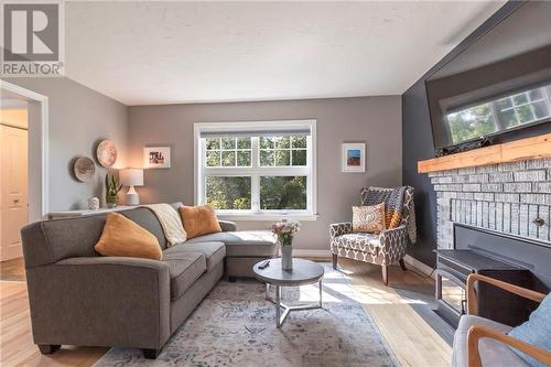 93 Burlington Avenue, Moncton, NB - Indoor Photo Showing Living Room