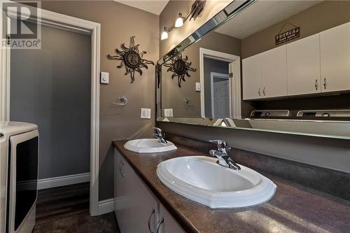 620 Dysart Street, Dieppe, NB - Indoor Photo Showing Bathroom