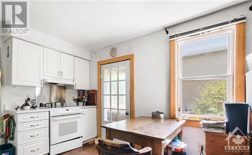 17 Noel Street, Ottawa, ON - Indoor Photo Showing Kitchen