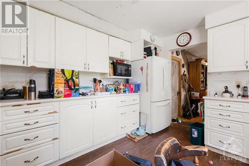 17 Noel Street, Ottawa, ON - Indoor Photo Showing Kitchen