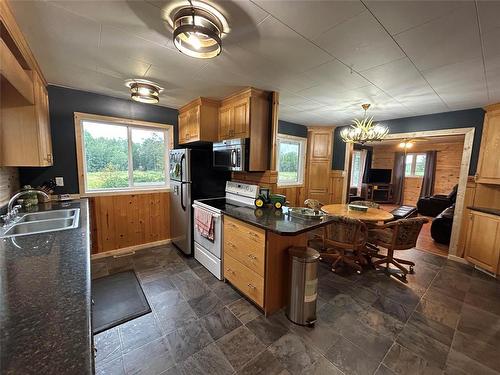 83031 308 Highway, Sprague, MB - Indoor Photo Showing Kitchen With Double Sink