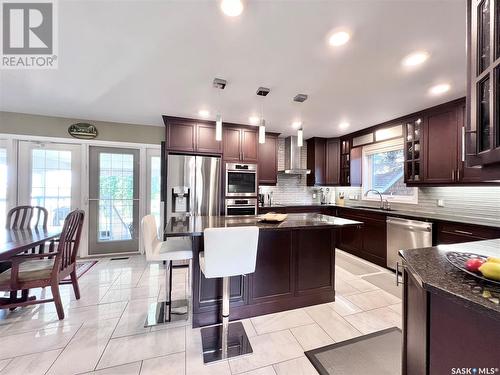 5 Poplar Place, Outlook, SK - Indoor Photo Showing Kitchen With Stainless Steel Kitchen With Upgraded Kitchen