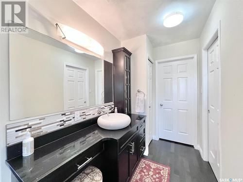 5 Poplar Place, Outlook, SK - Indoor Photo Showing Bathroom