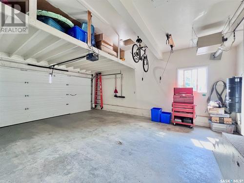 5 Poplar Place, Outlook, SK - Indoor Photo Showing Garage