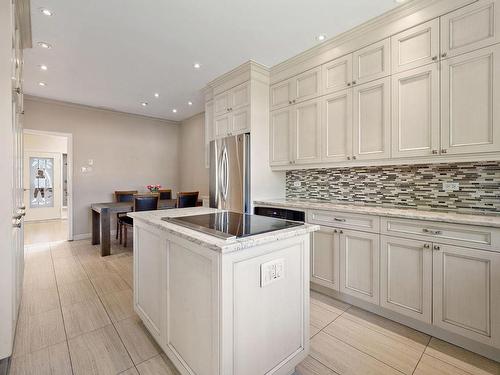 Kitchen - 2425 Rue Nantel, Montréal (Saint-Laurent), QC - Indoor Photo Showing Kitchen With Upgraded Kitchen