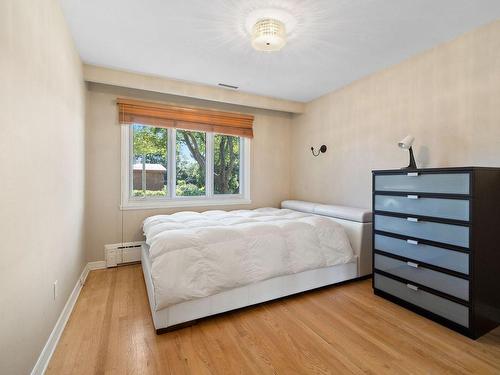 Chambre Ã Â coucher - 2425 Rue Nantel, Montréal (Saint-Laurent), QC - Indoor Photo Showing Bedroom