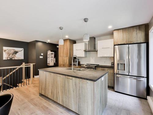 Kitchen - 118 Rue Des Cuivres, Saint-Colomban, QC - Indoor Photo Showing Kitchen With Double Sink With Upgraded Kitchen