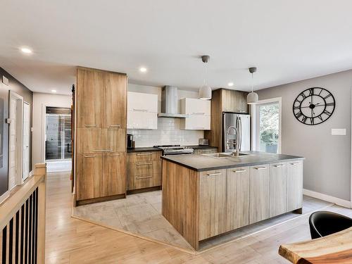 Cuisine - 118 Rue Des Cuivres, Saint-Colomban, QC - Indoor Photo Showing Kitchen With Upgraded Kitchen