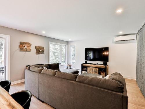 Salon - 118 Rue Des Cuivres, Saint-Colomban, QC - Indoor Photo Showing Living Room